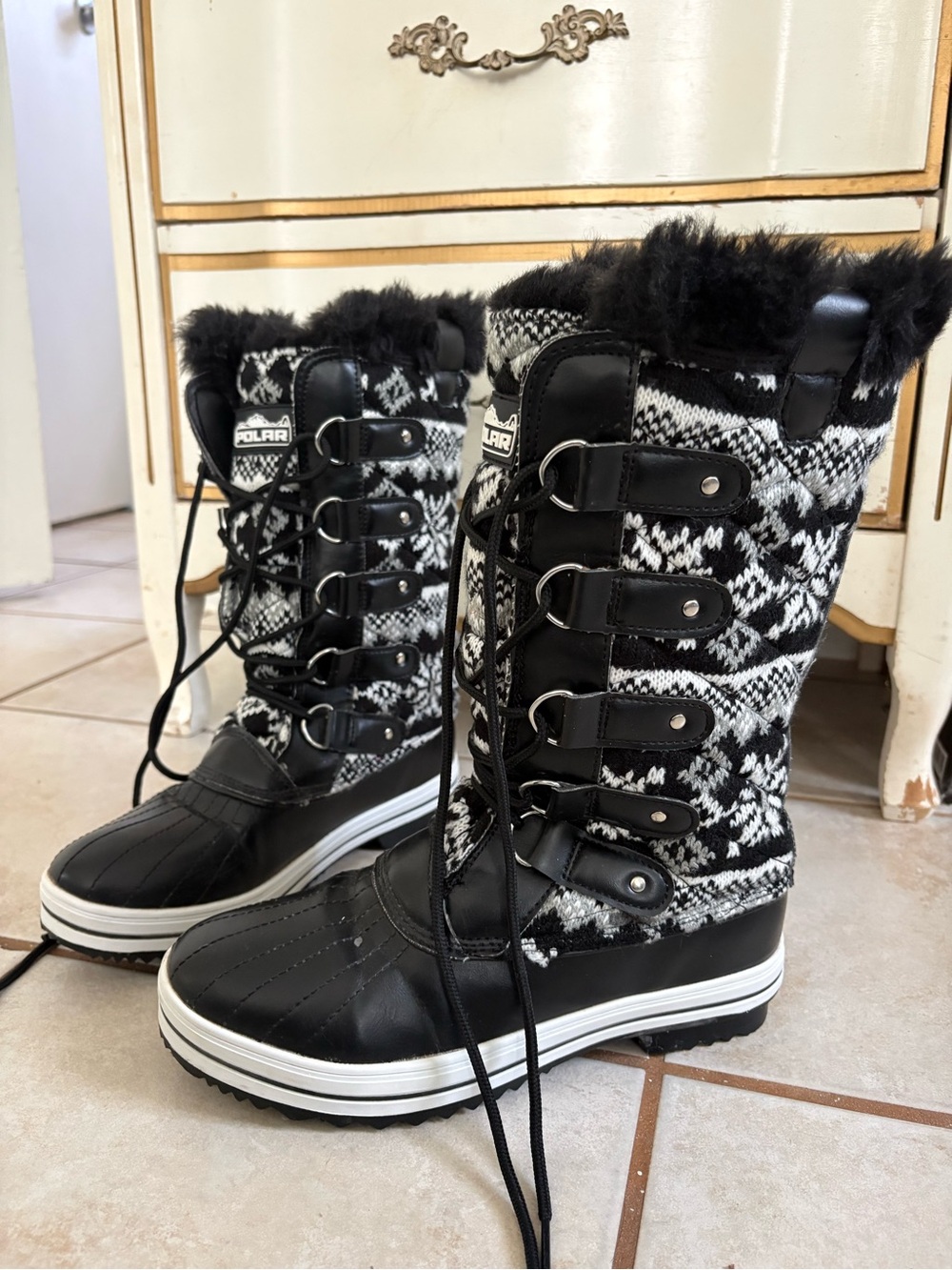 POLAR Black & White Knit Lace-Up Winter Snow Boots for Women